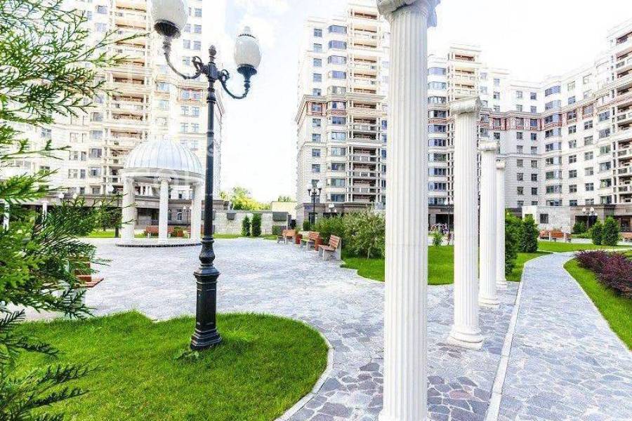 2 bds 1 ba 1334 sqft- Condo for sale